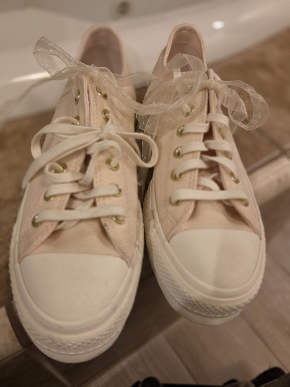 Converse Women’s Light Pink Canvas Low-Top Sneakers